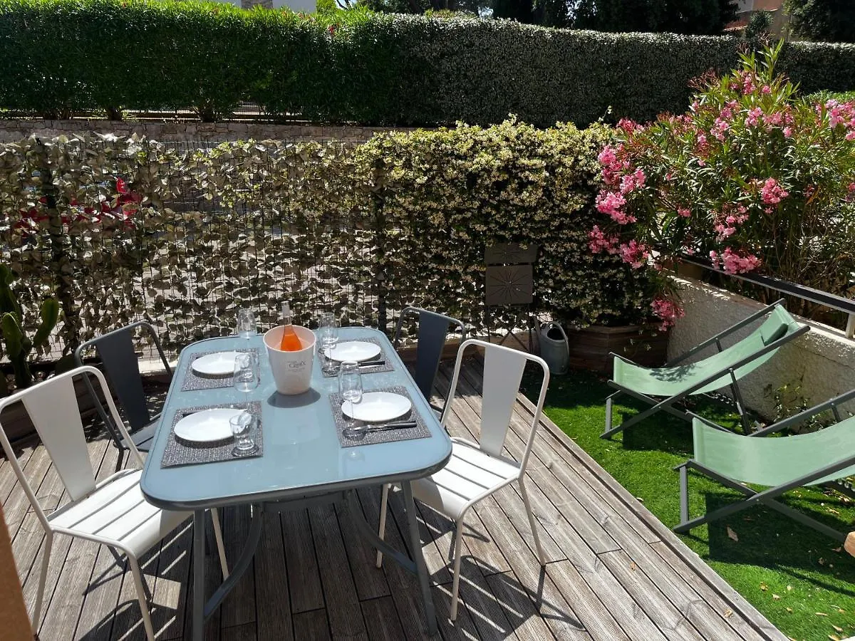 Joli Studio Ensolleille Cavalaire-sur-Mer 0*,  France